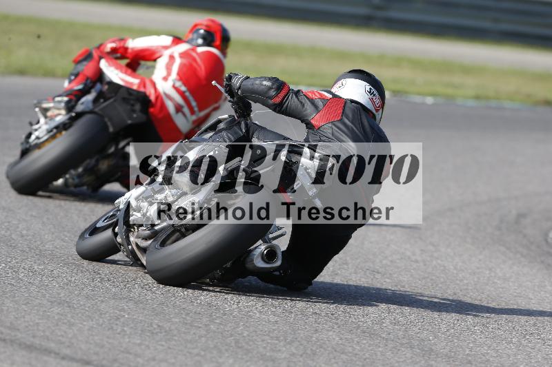 /45 10.08.2025 Plüss Moto Sport ADR/Einsteiger/backside